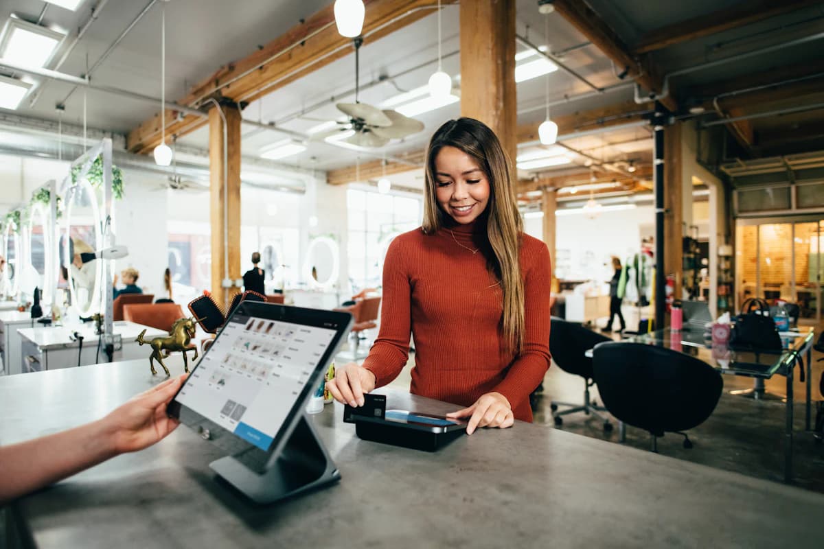 E-commerce shopping interface and payment workflow